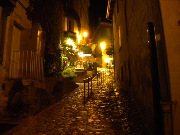 Saint- Émilion at night